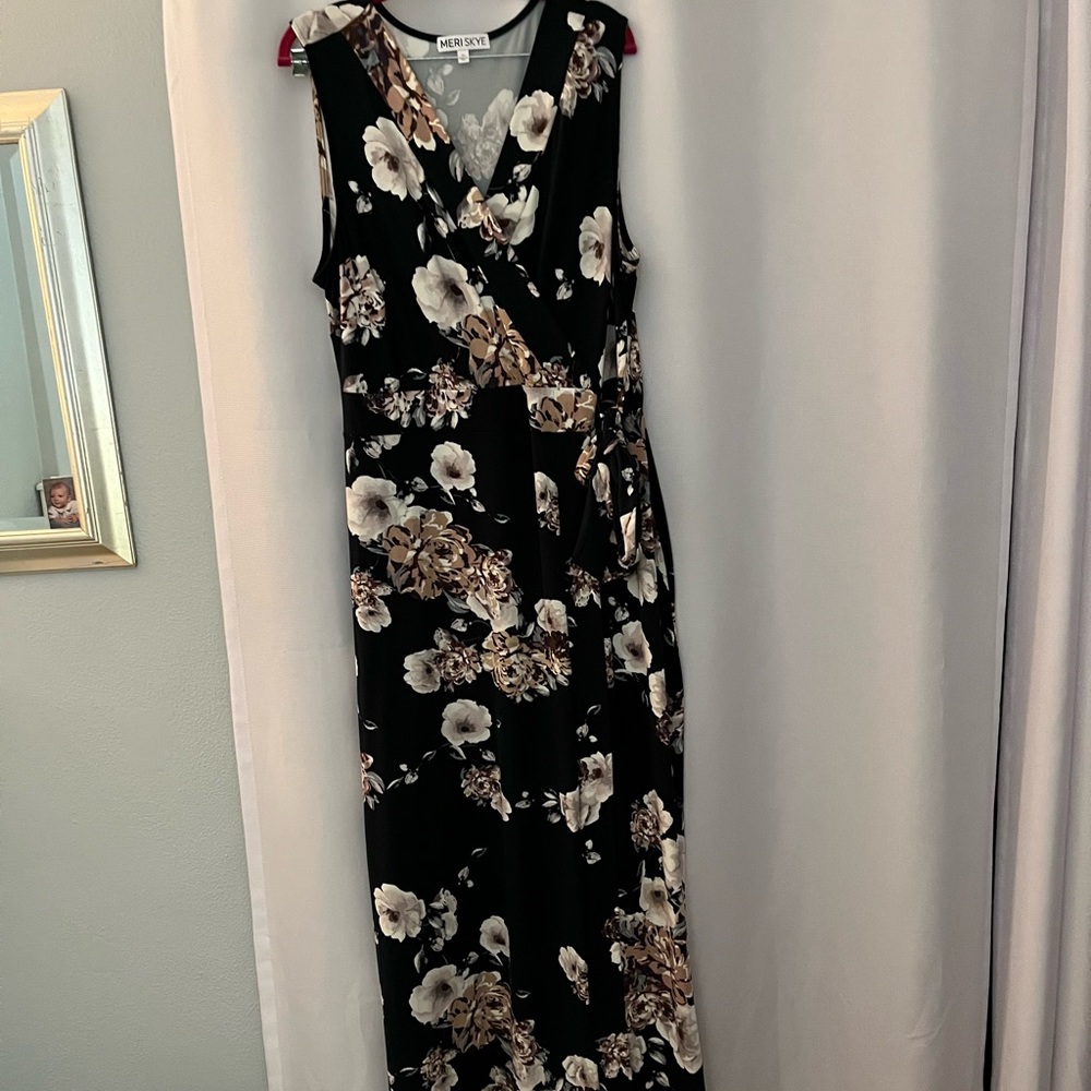 Plus Size 2X Maxi Floral Navy Sleeveless Print.